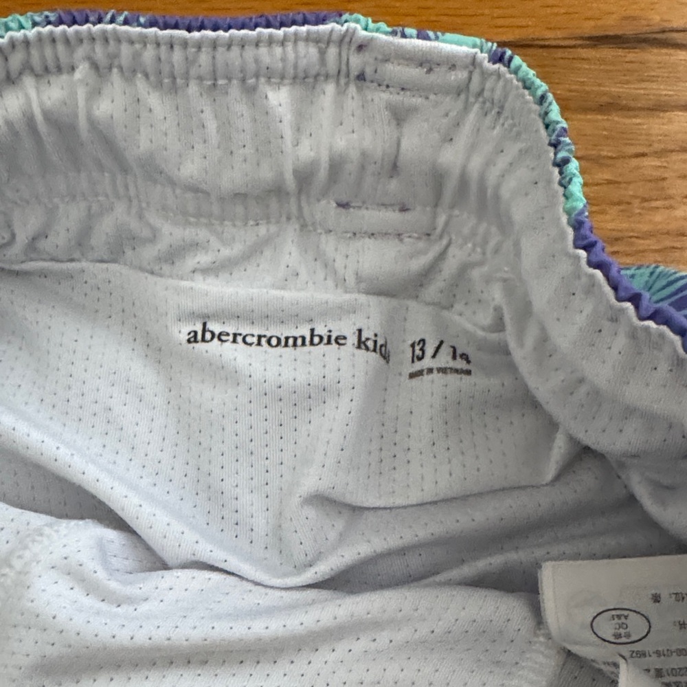 Abercrombie Kids Boys Swim Shorts - Lot of 4 (Flamingo, Cactus, Palm Patterns) - Picture 3 of 7